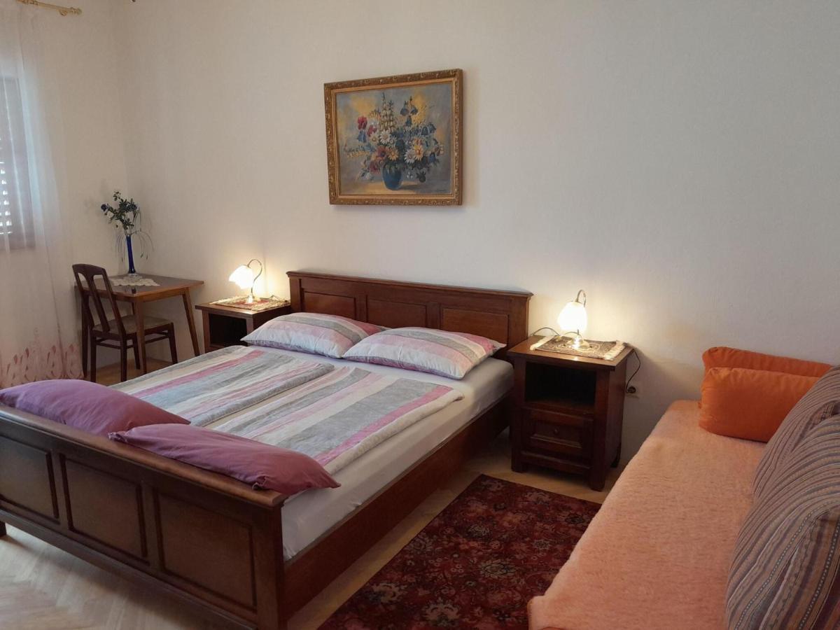 Apartments Adelheid In Biograd, Close To The Beach ビオグラード・ナ・モル エクステリア 写真