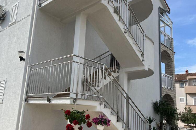 Apartments Adelheid In Biograd, Close To The Beach ビオグラード・ナ・モル エクステリア 写真